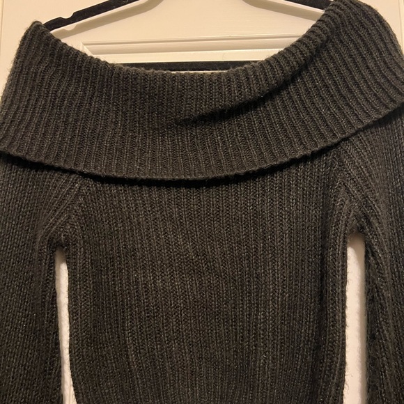 HYFVE bell sleeve off-the-shoulder ribbed sweater - Picture 2 of 9